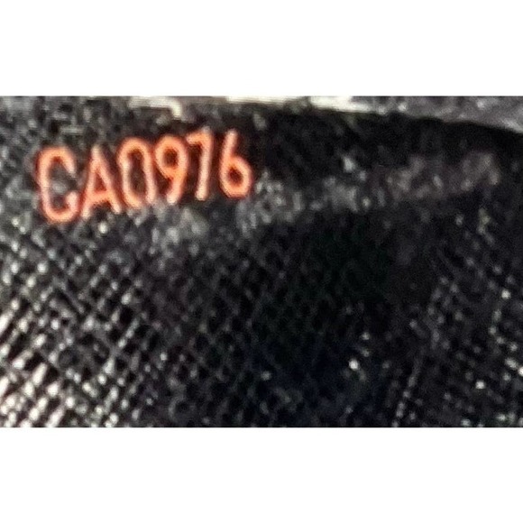 LOUIS VUITTON  Blue Epi leather Small  Ring Agenda Cover. - Picture 4 of 16